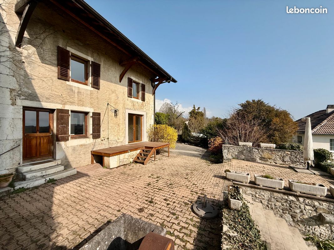 Maison 7 pièces 244 m² · à Divonne-les-Bains · 244 m² · 895 000 €