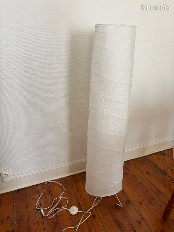 Luminaire en papier IKEA (image 1)