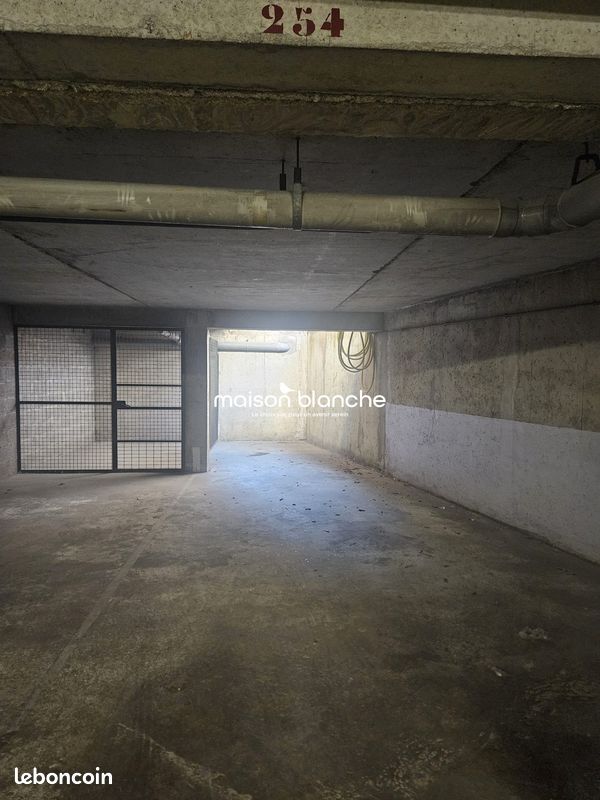 Parking 12 m² · à Angers · 12 m² · 80 €