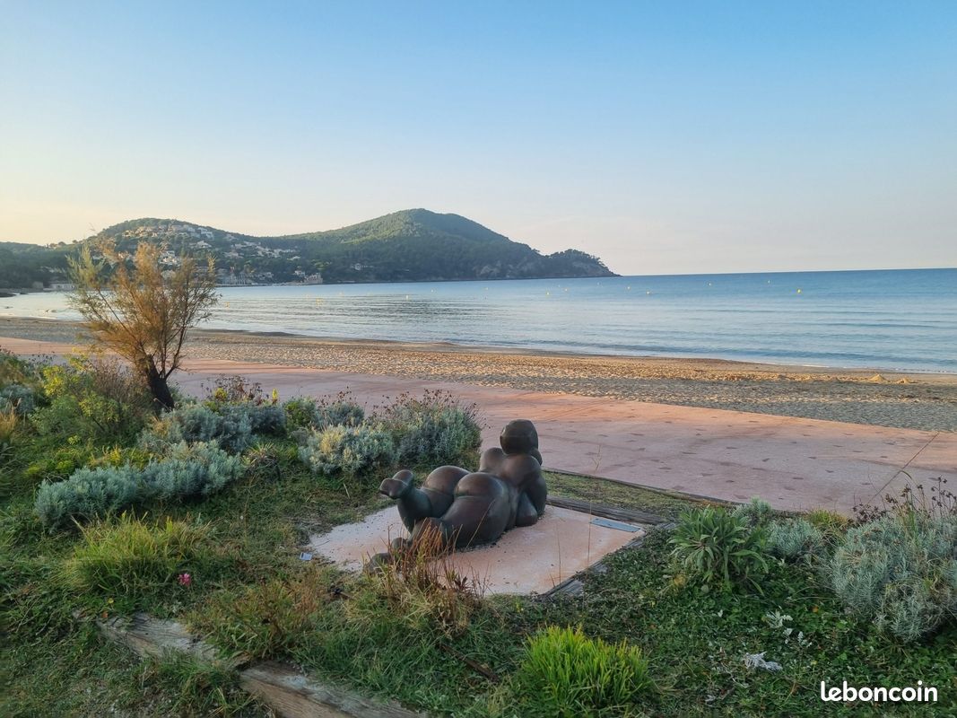 Appartement 1 pièce 33 m² · à Saint-Cyr-sur-Mer · 32,5 m² · 242 000 €