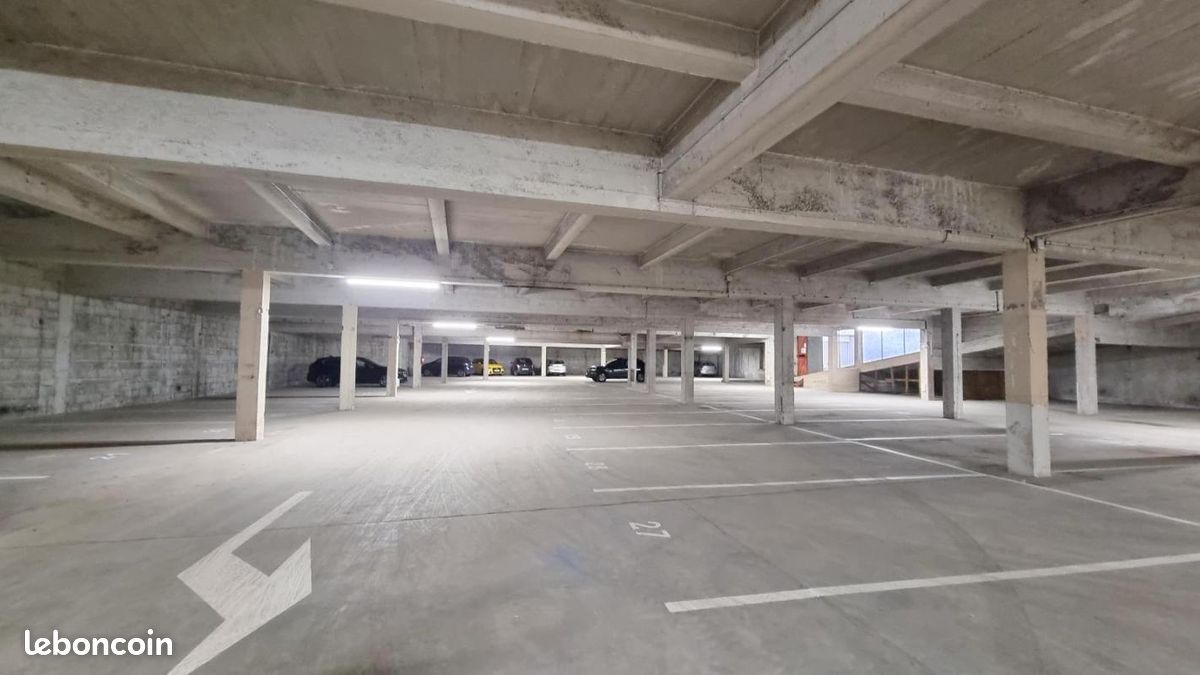 Parking Tours · 54 €/mois