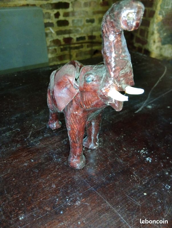 Éléphant en cuir (image 1)