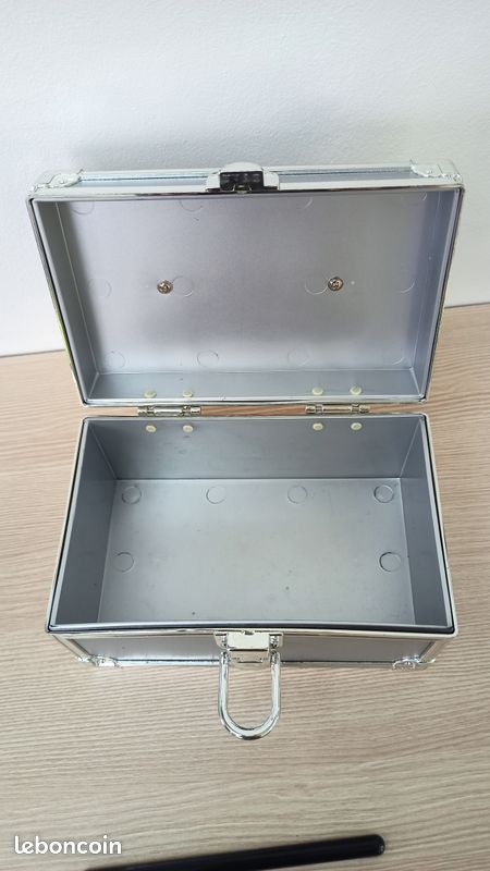 Vends boite de rangement en aluminium en bon état (image 6)