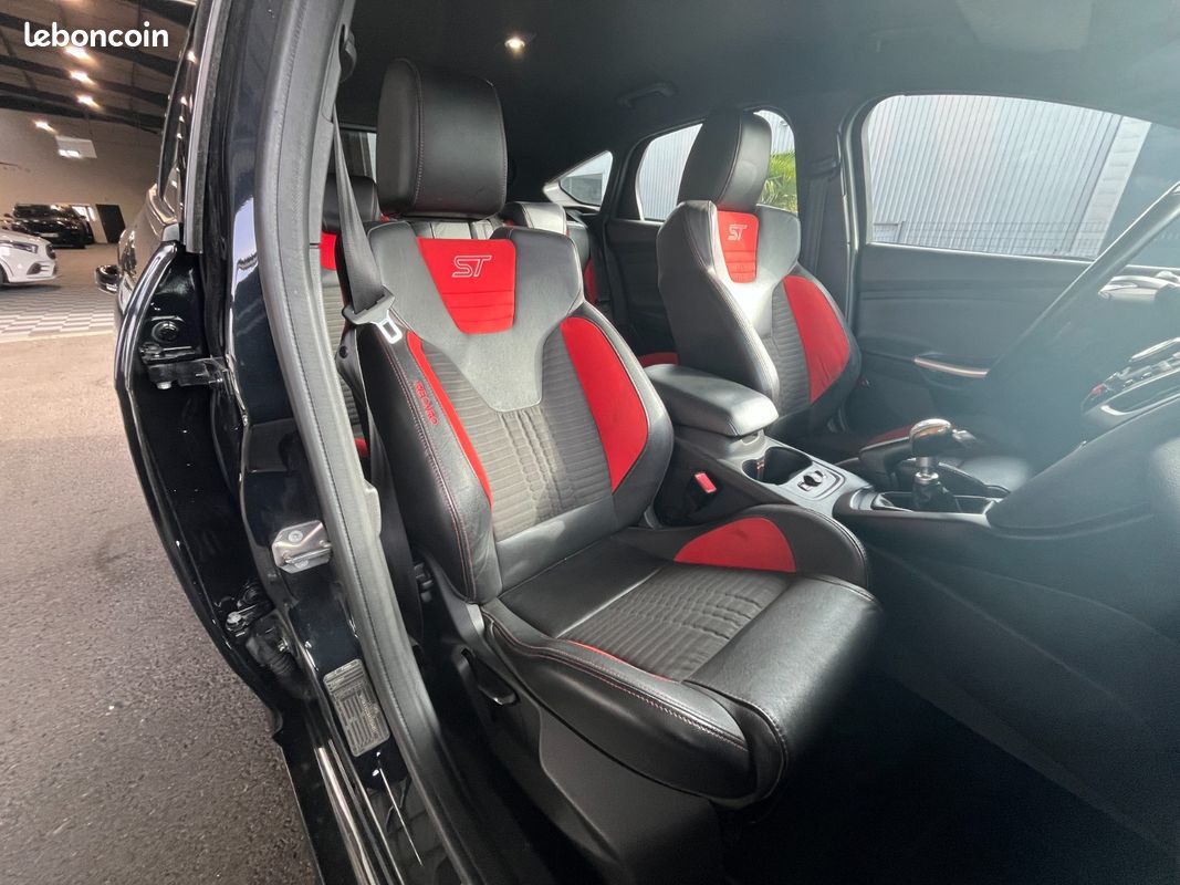FORD FOCUS ST 2.0 SCTi 250 CV EcoBoost + SIÈGES CHAUFFANTS RECARO + BLUETOOTH + RADAR DE RECUL (image 11)
