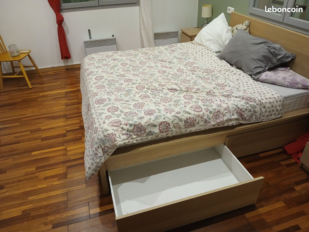 Lit king size avec tiroir inclu et deux table de nuit (image 1)