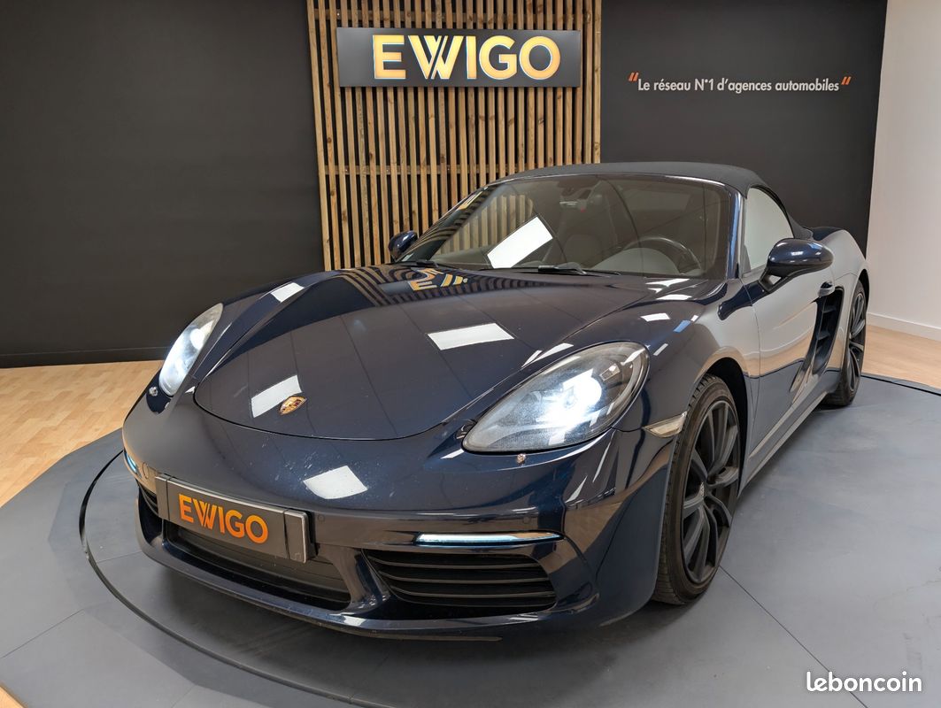 PORSCHE 718 BOXSTER 2.0 300 PDK - CAMERA DE RECUL + RADAR AVANT + SIEGES ET VOLANT CHAUFFANT + CLIM BI-ZONe (image 27)
