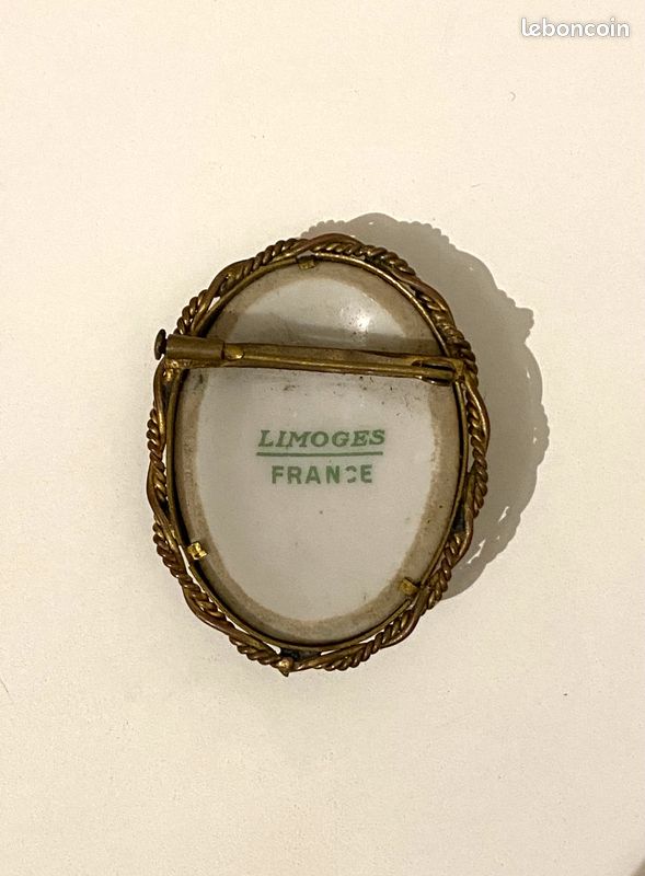 Broche Vintage Limoges – Scène Romantique Peinte à La Main – Porcelaine De Limoges France
