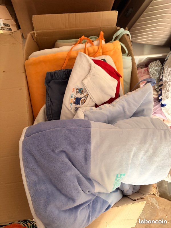 Lot de vêtements pour filles et garçons de 12 mois a 2 ans (image 2)