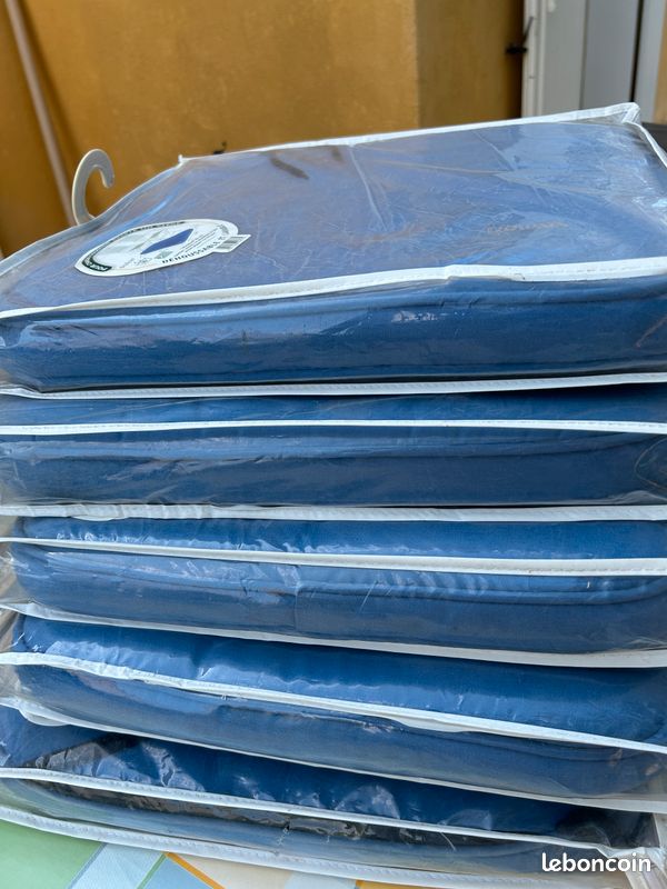 Lot 4 coussins chaises bleu 40x43x6 (image 5)