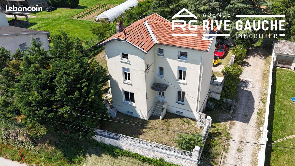Maison 5 pièces 150 m² · à Agnin · 150 m² · 240 000 €
