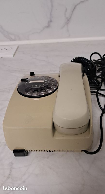 Téléphone allemand Siemens à cadran Années 1980 (image 7)