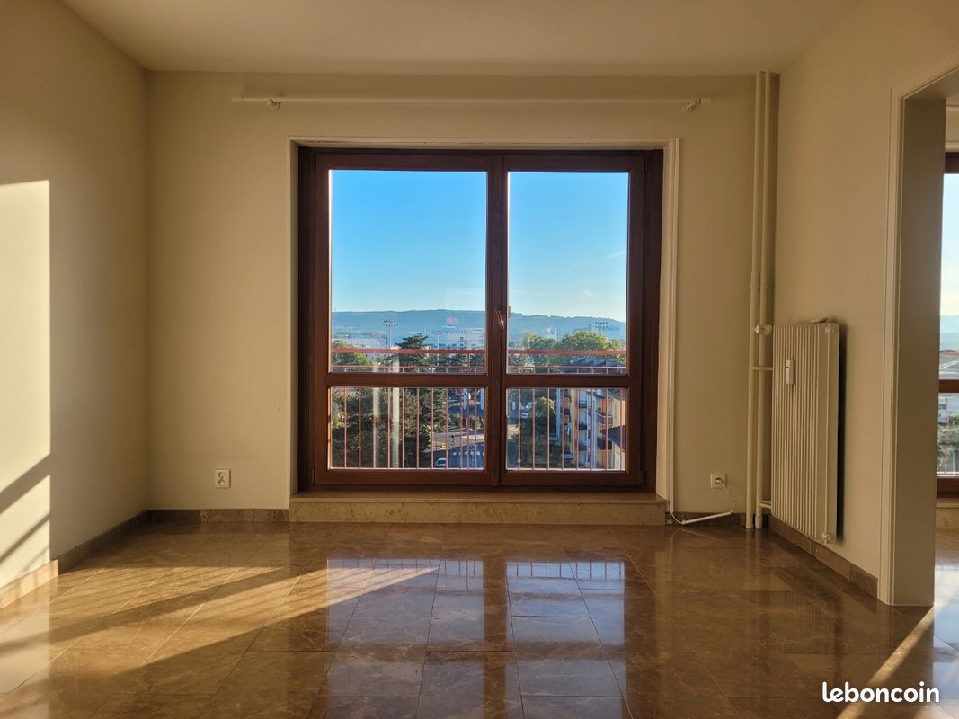 Appartement 5 pièces 105 m² · à Saint-Louis · 105 m² · 2 090 €/mois