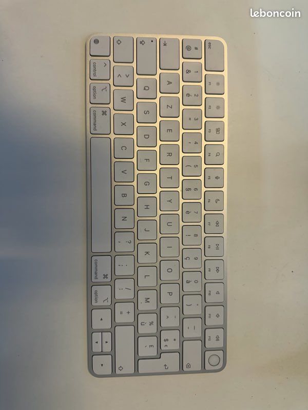 Clavier Apple Magic Keyboard USB-C avec Touch ID (sans câble) (image 1)