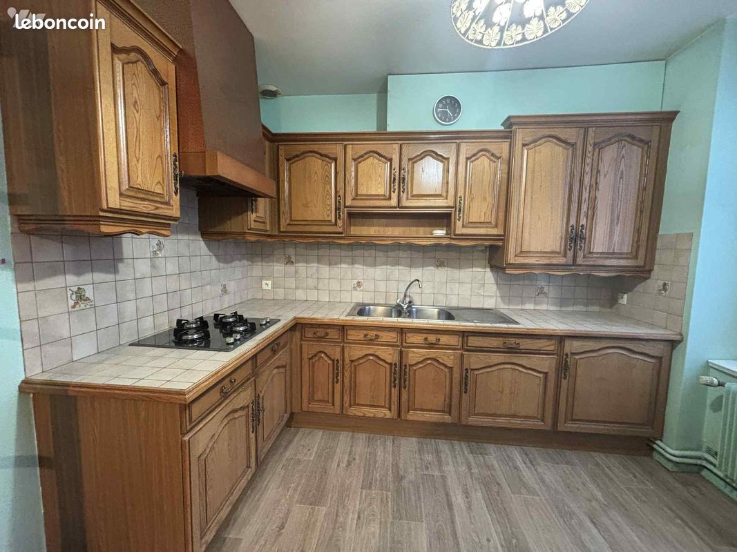 Appartement 6 pièces 118 m² · à Saint-Étienne · 118 m² · 115 000 €