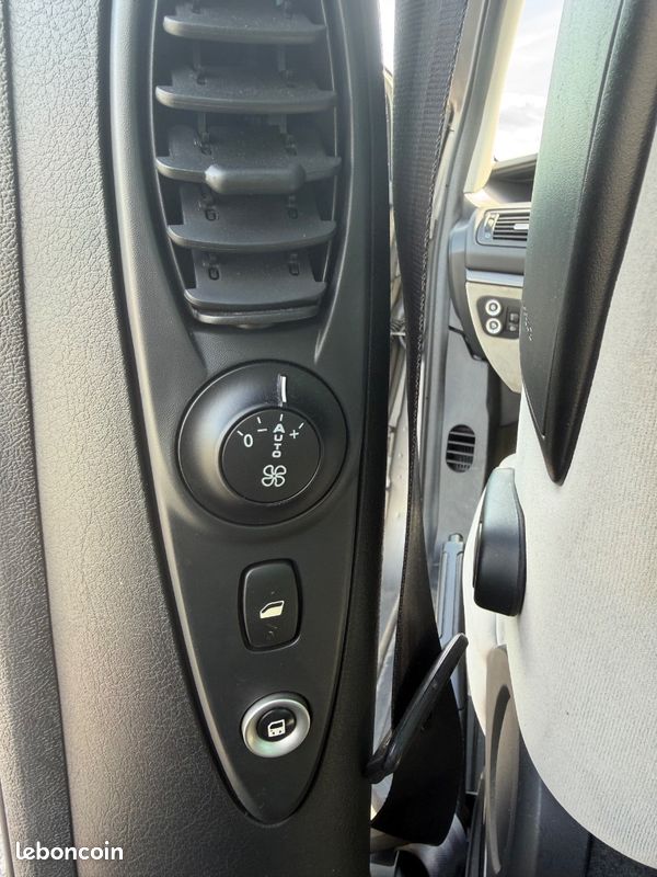 Peugeot 807 2.0 HDi 163ch Premium 8 Places Xenon Webasto (image 12)