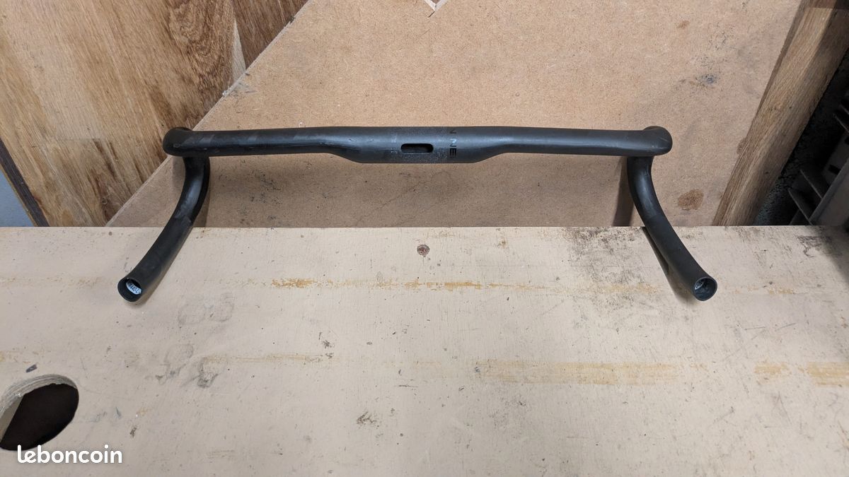 Guidon Carbone Intégré Pour Vélo Gravel/route - 400 à 440mm - Inclinaison 25° - Neuf