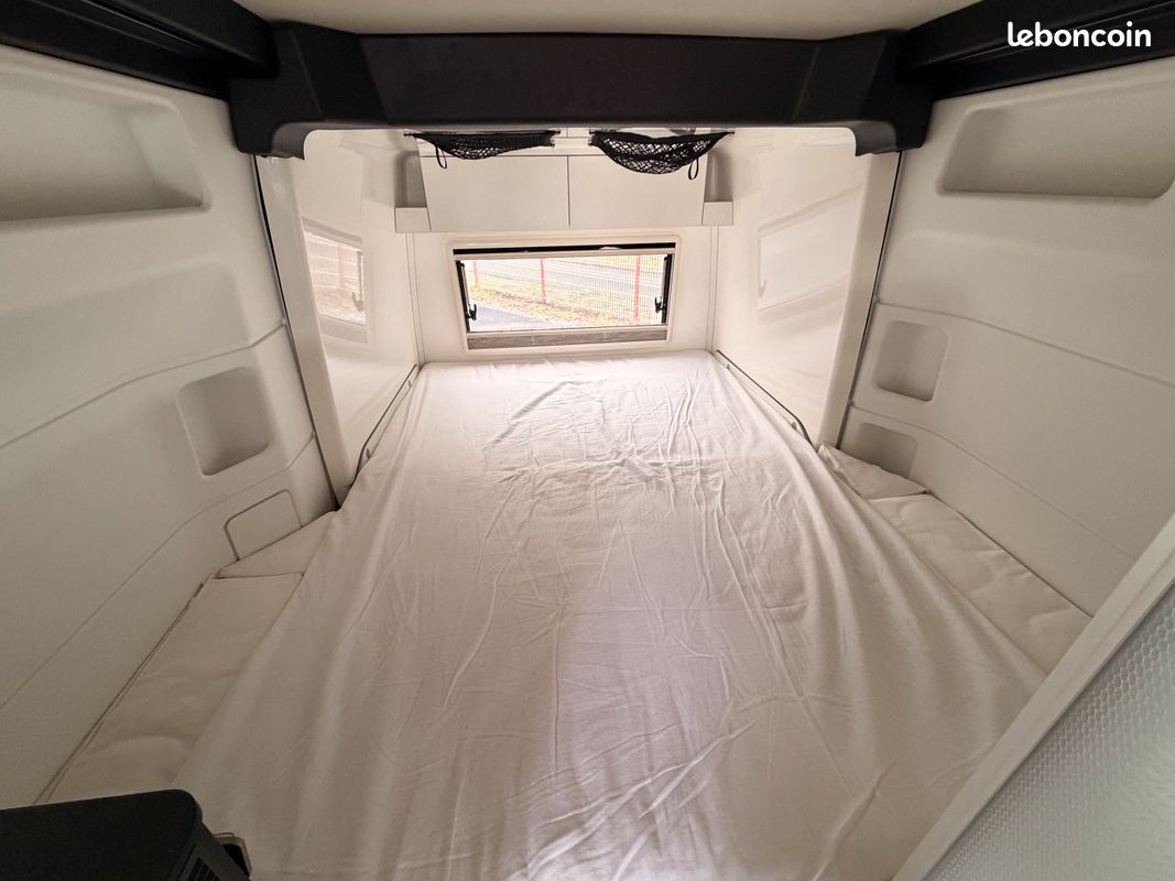 Fourgon Westfalia James Cook 600E 4X4 Mercedes 190 CH BVA9 Poids lourd Toit relevable (image 9)