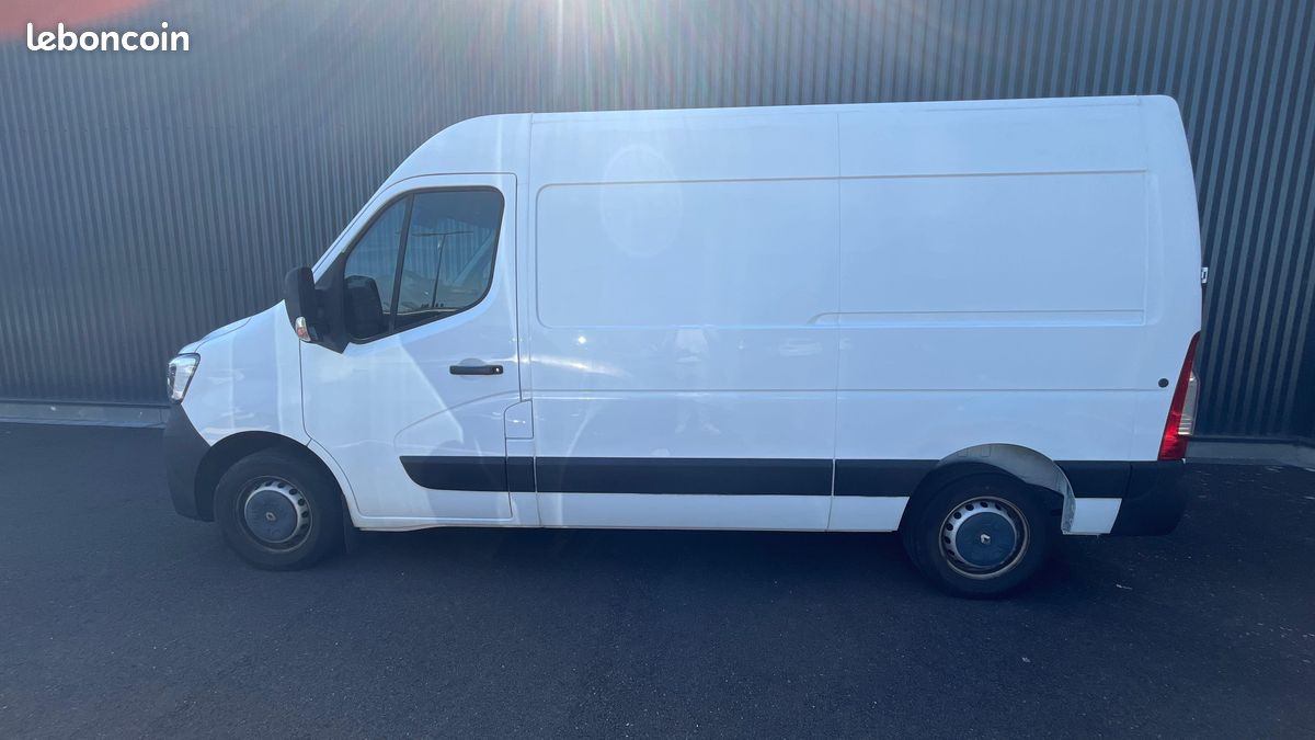 Renault master fourgon l2h2 blue dci 135 grand confort (image 2)