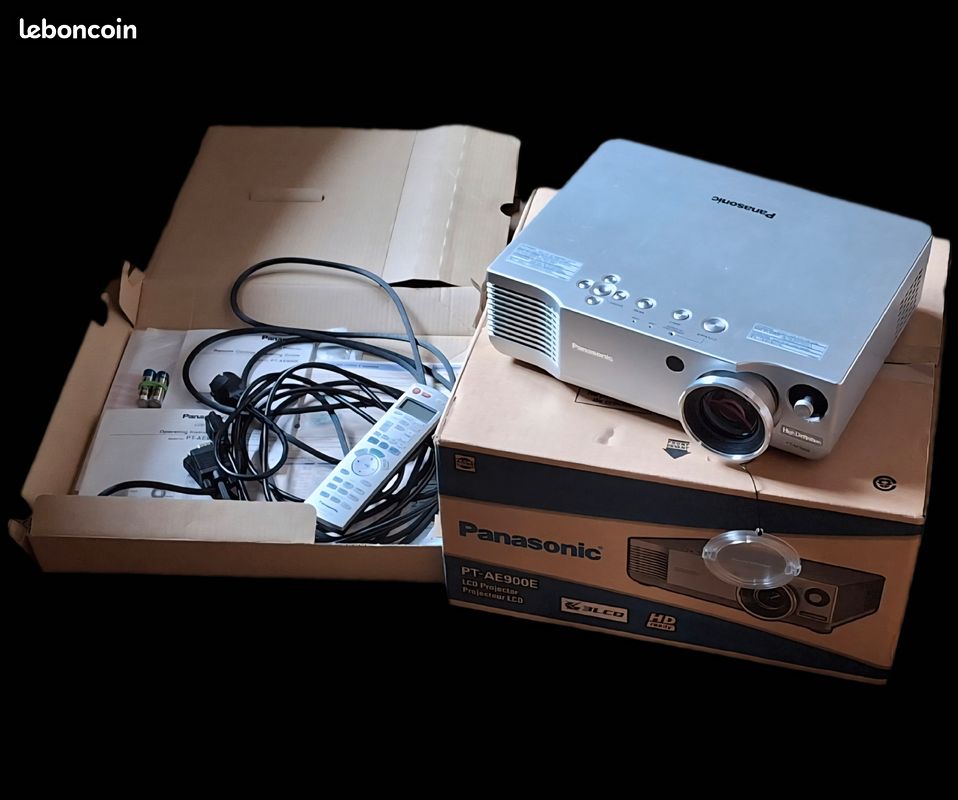 Vidéoprojecteur Panasonic PT-AE700E – Avec télécommande + HDMI - Photo, audio & vidéo