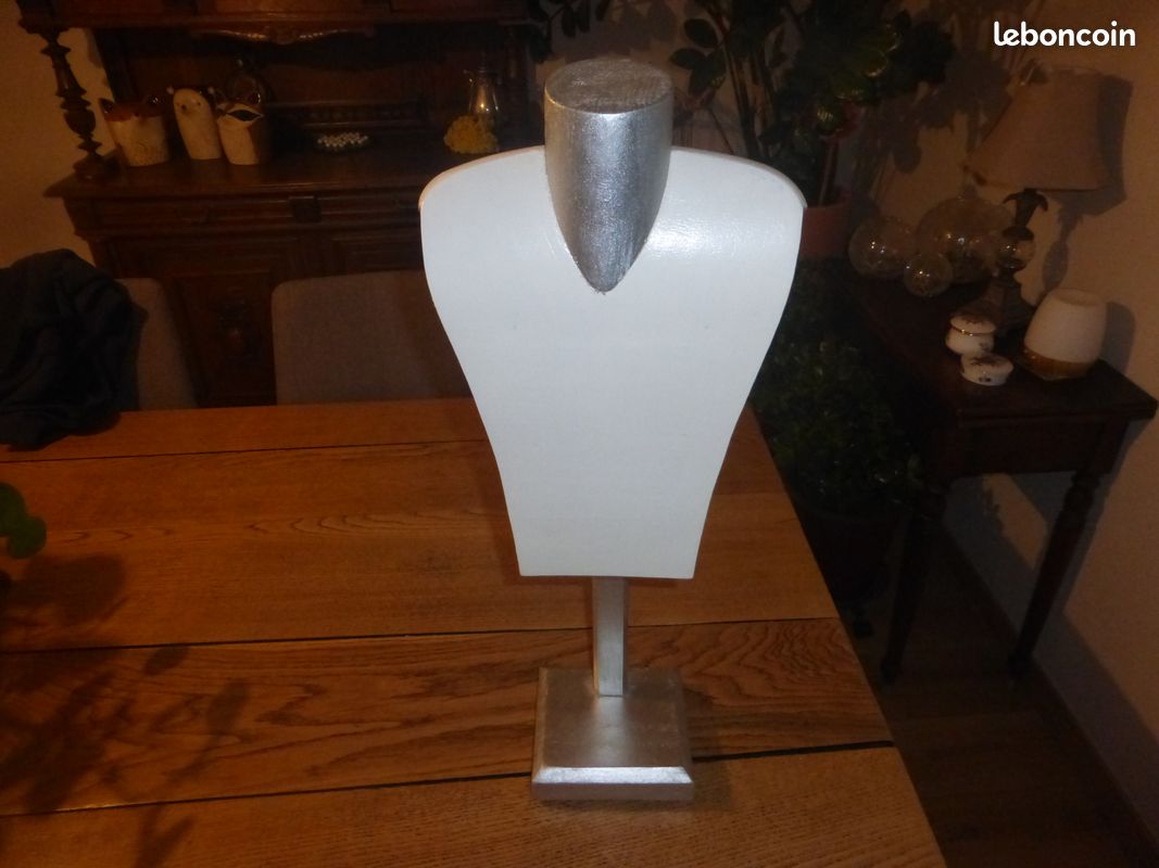 Buste Présentoir En Métal – Pour Exposer Bijoux, Cravates Ou Accessoires Avec Style