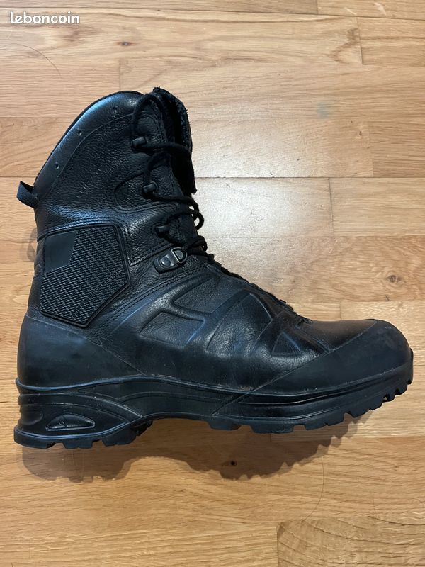 paires de chaussures de randonnée, HAIX, pointures 43 et 44