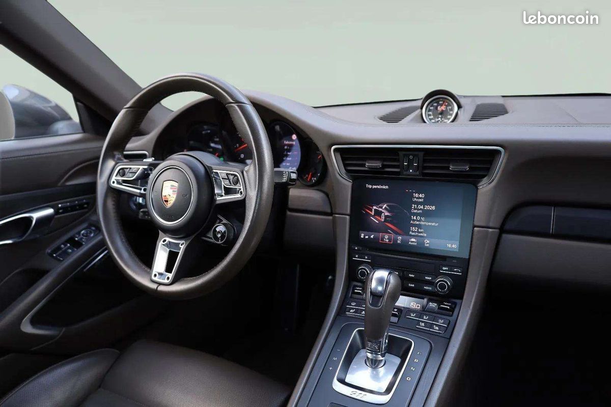 Porsche 911 TARGA 4 GTS * 450 ch * PDK * Burmester * PDLS+ * R20 (image 19)