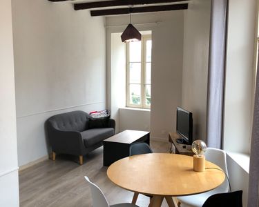 Appartement lumineux en plein centre-ville - Place Charles VII
