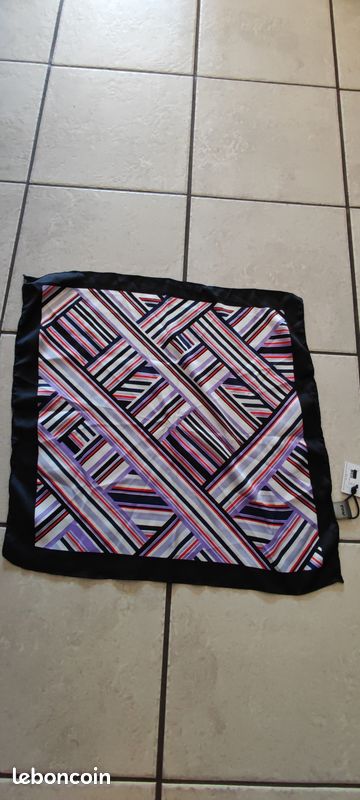 Foulard violet (image 3)