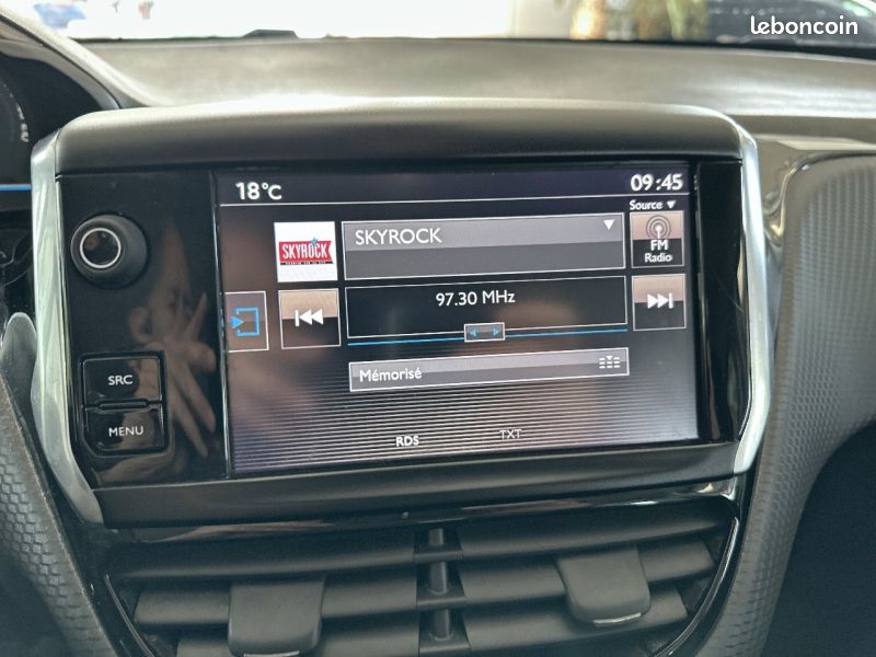 Peugeot 2008 1.2 PureTech 82ch Allure (image 15)