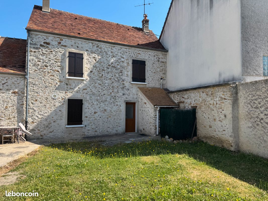 Appartement 1 pièce 25 m² · à Combs-la-Ville · 25 m² · 850 €/mois