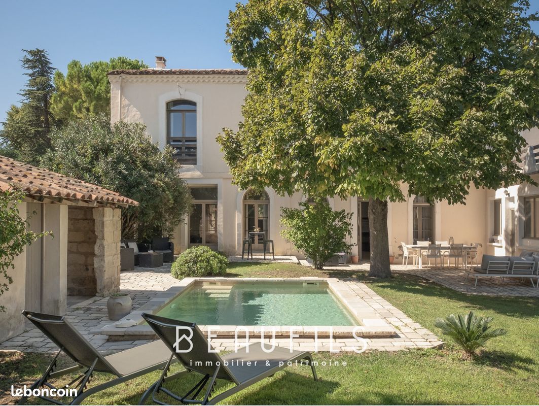 Maison 8 pièces 245 m² · à Saint-Laurent-d'Aigouze · 245 m² · 870 000 €