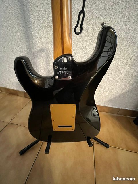 Fender American Ultra Stratocaster HSS Texas Tea (image 6)