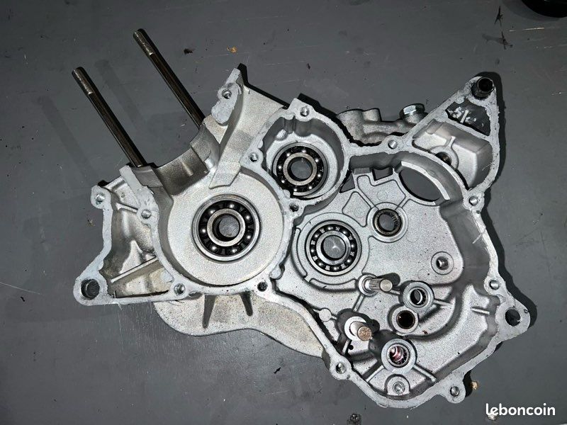Carter moteur droit am6 v2 côté embrayage (image 1)