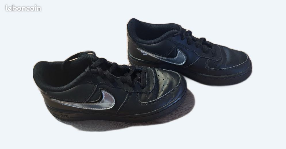 HOT Baskets Nike Air Force Noir Scratch Nike Air Force Logo à