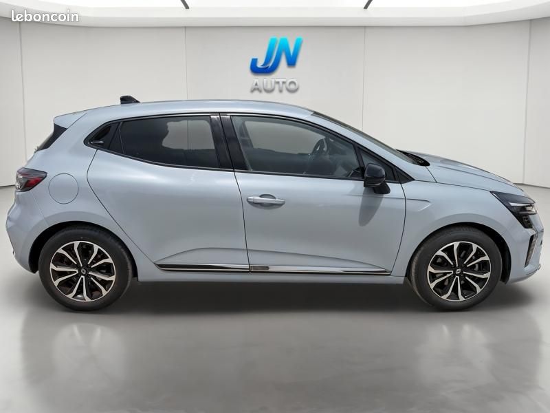 Renault Clio 1.6 E-Tech 145ch full hybrid Techno (image 6)