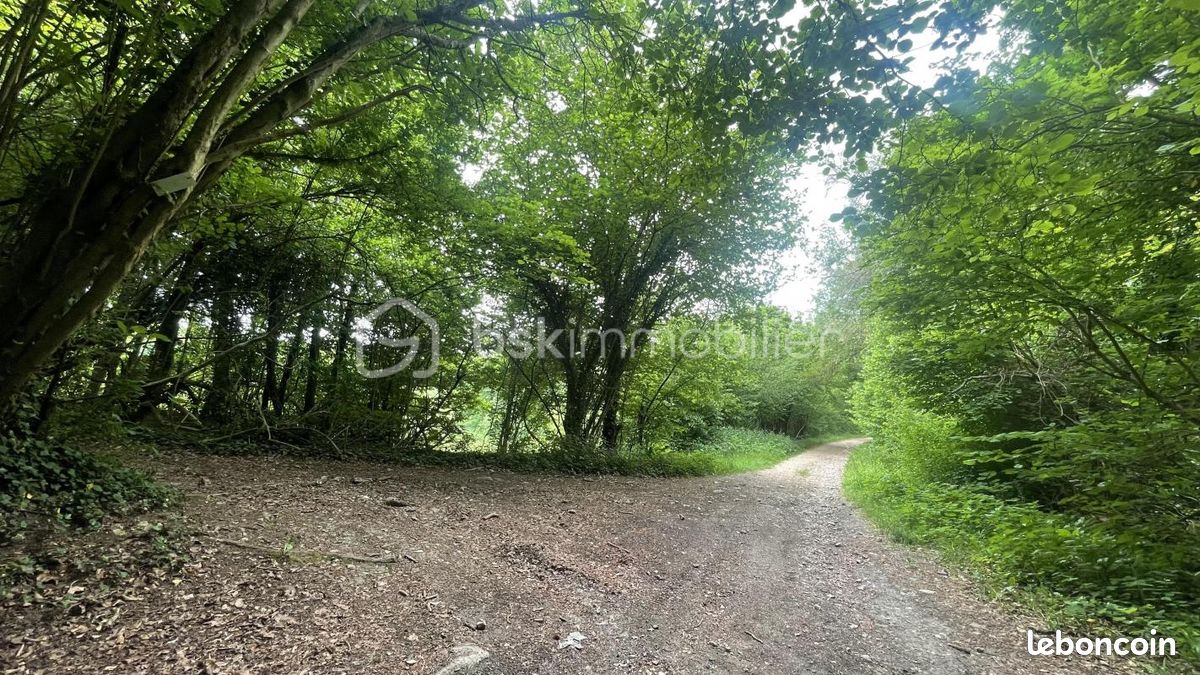 Terrain 1900 m² · à Ully-Saint-Georges · 10 000 €