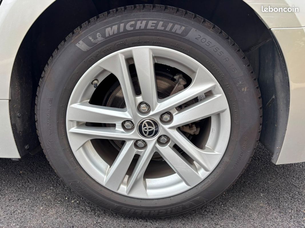 TOYOTA COROLLA TOURING SPORTS HYBRIDE MY21 122h Dynamic (image 9)