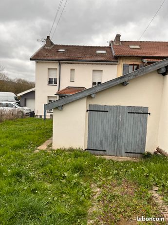 Maison avec jardin et garage et terrasse