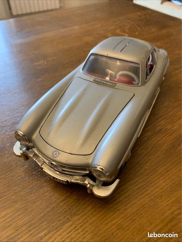 1/18 1954 Mercedes Benz 300SL rouge Collection spéciale Burago