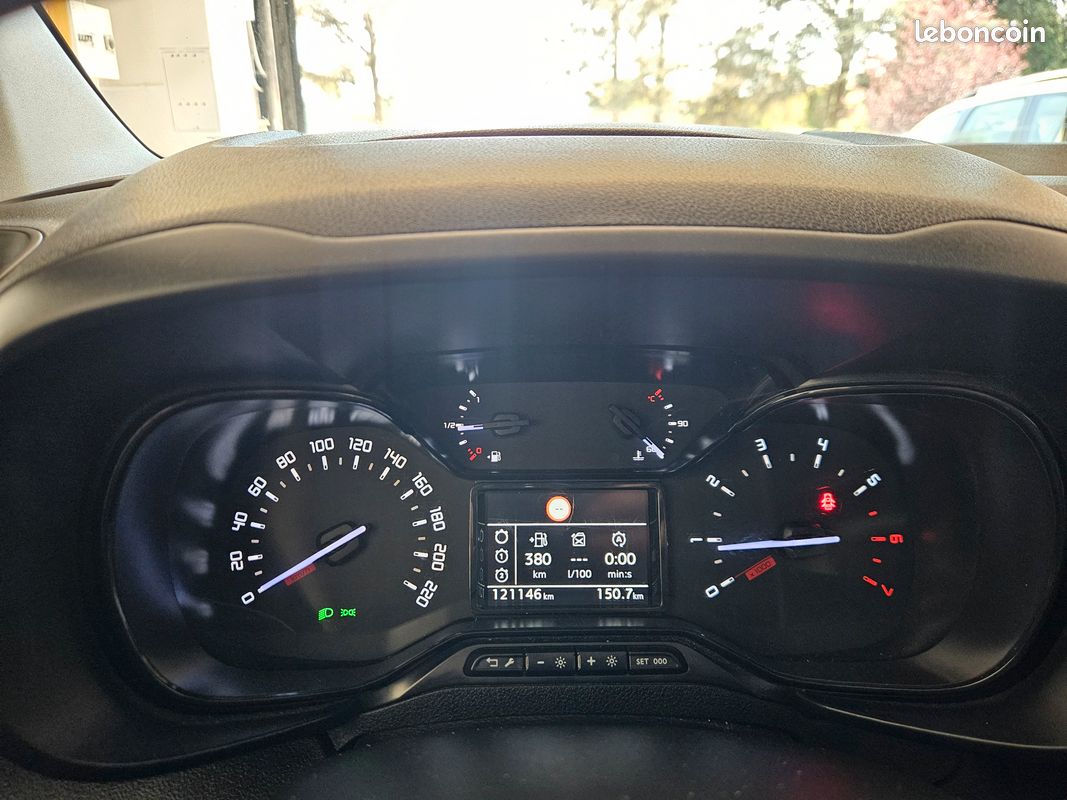 Citroën BERLINGO III BLUEHDI 100 Motricité renforcer 03Places 121000kms 8658ht (image 12)