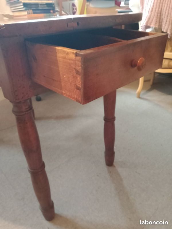Table ovale en bois massif avec tiroir (image 2)