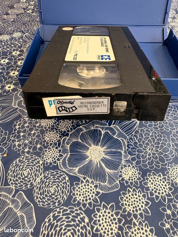 VHS - un homme une femme et une banque (image 5)