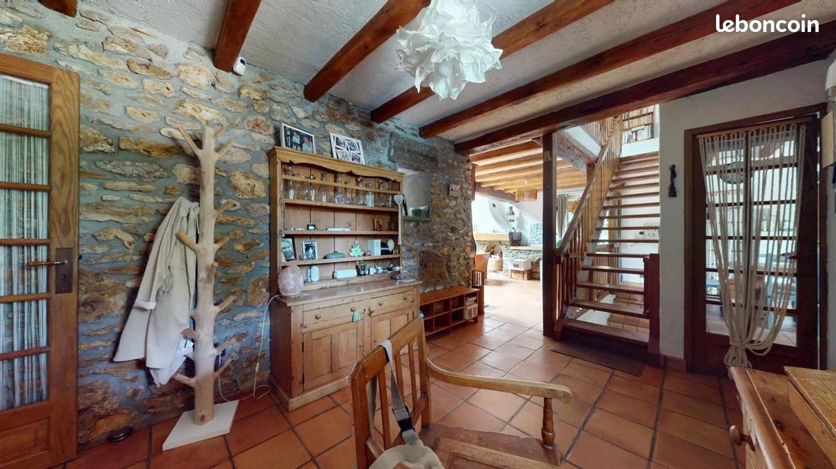 Maison 7 pièces 283 m² · à Dampierre-en-Yvelines · 283 m² · 2 600 €