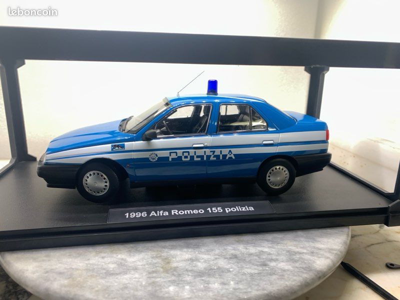 Triple9 1:18 Alfa Romeo 155 Polizia Stradale Anno di costruzione 1996