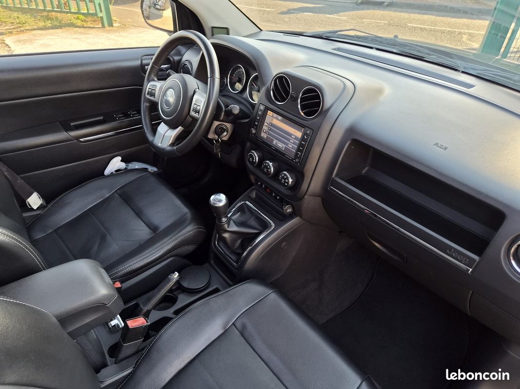 Jeep Compass 2.2 CRD - 163 CH -70EME ANNIVERSAIRE - TOIT OUVRANT - GARANTIE 12 MOIS (image 3)