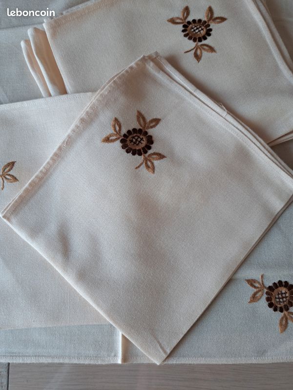 Serviettes table (image 2)