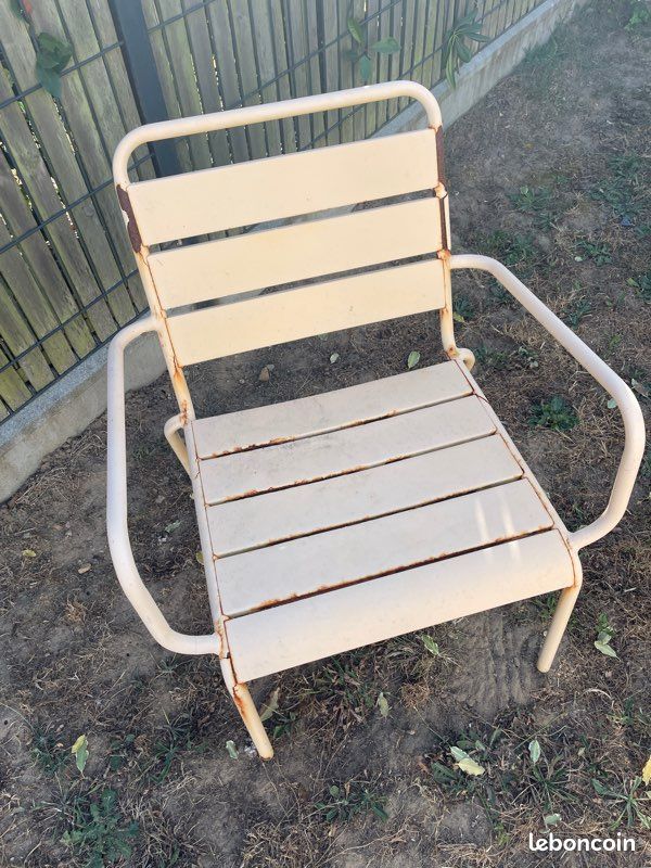 Chaise jaune avec sa petite table (image 1)
