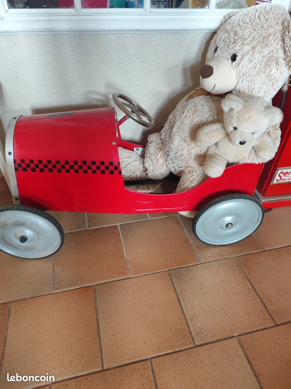 Voiture a pédales vintage (image 1)
