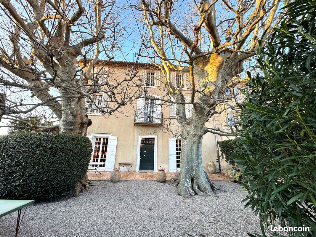 Maison 8 pièces 246 m² · à Orange · 246 m² · 690 000 €