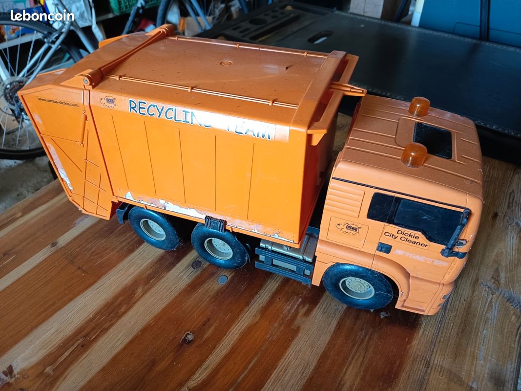 Bruder camion poubelle (image 1)